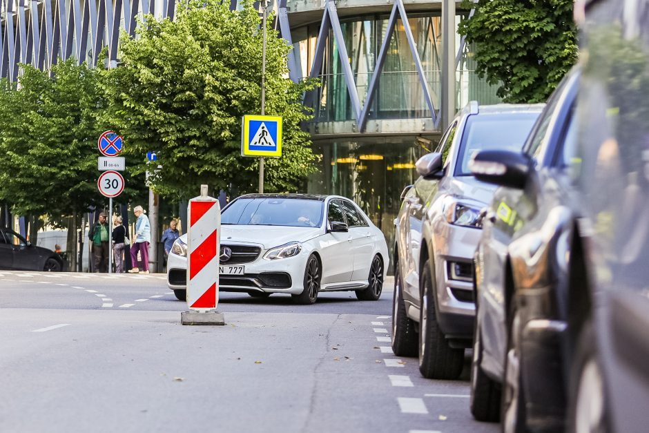 Kada pašalins vairuotojus gluminančią netikėtą kliūtį Kauno centre?