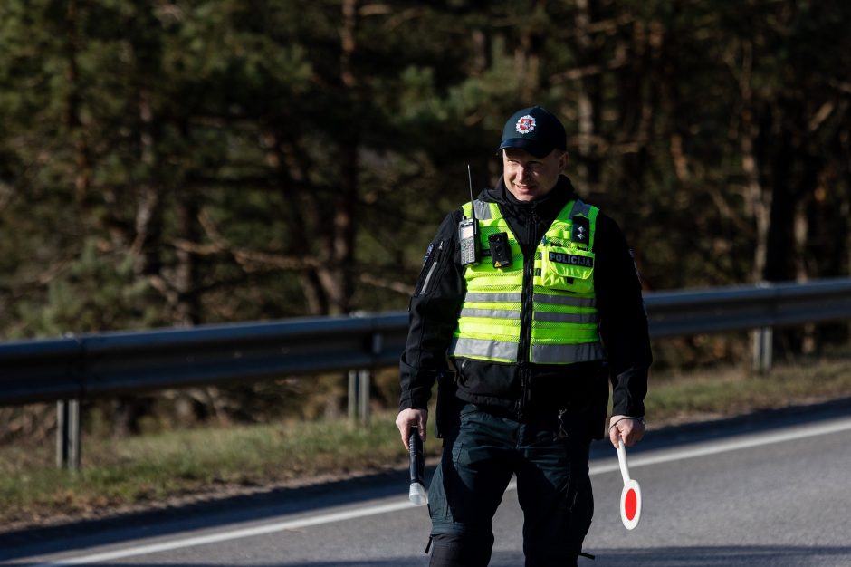 Neeilinio policijos reido rezultatai: saugos diržų nesegi net autobusų vairuotojai