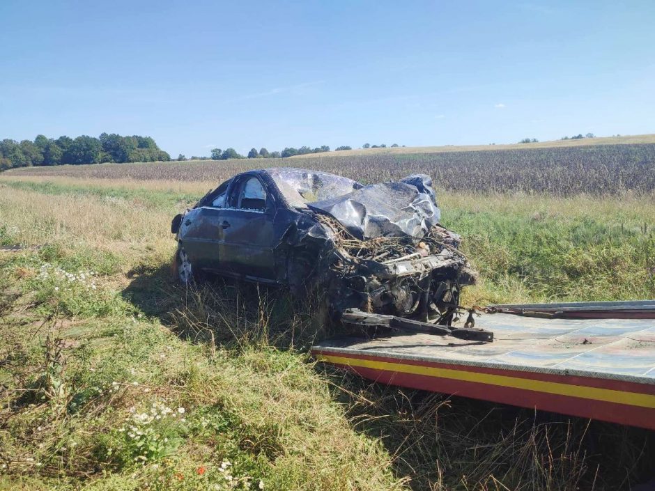 Tragedija Kėdainių rajone: po suknežintu automobiliu – jauno vyro kūnas