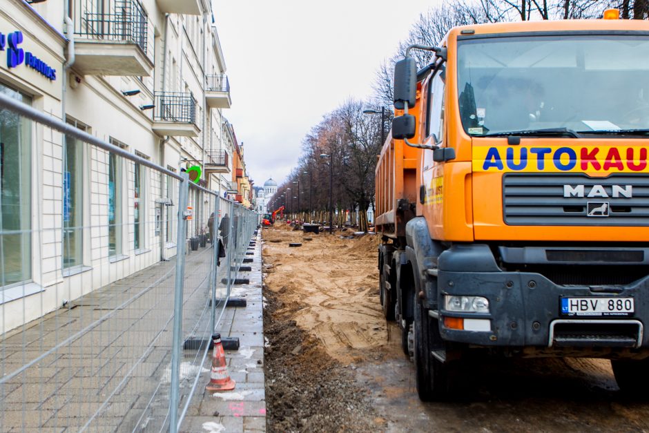 Laisvės alėjoje jau klojama nauja danga