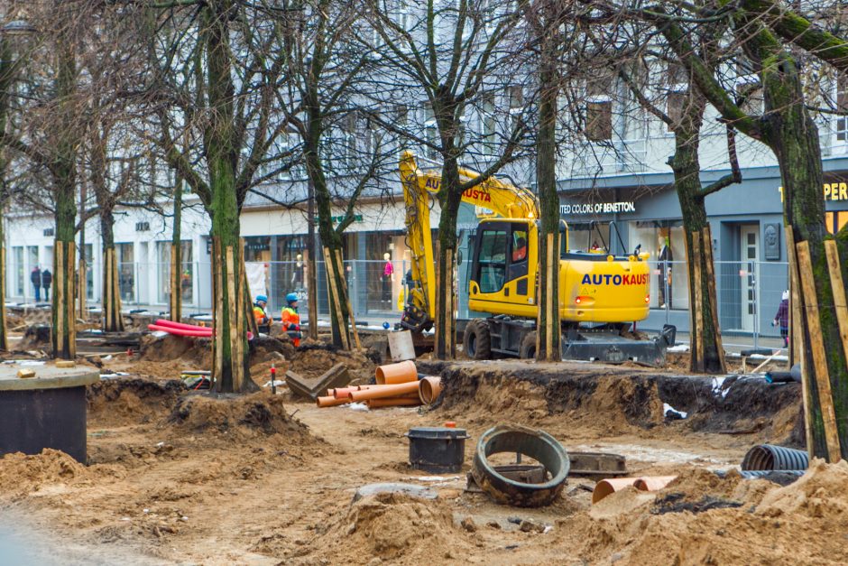 Laisvės alėjoje jau klojama nauja danga