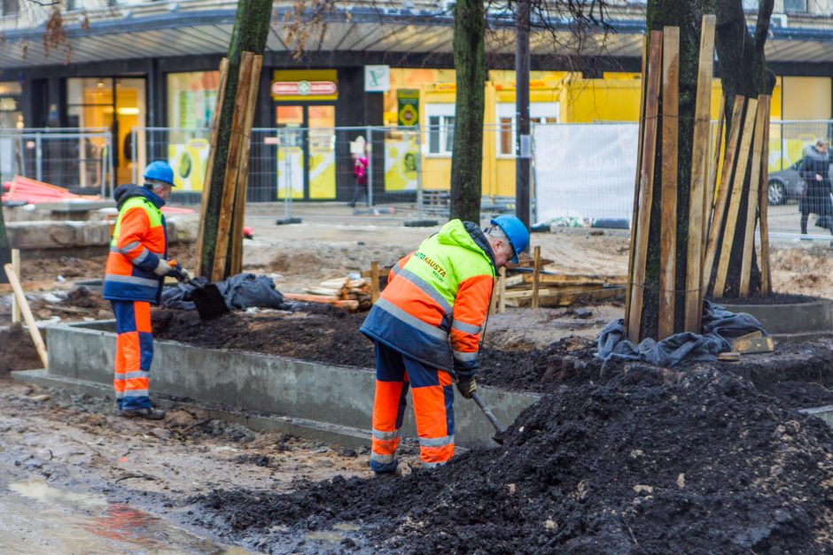 Laisvės alėjoje jau klojama nauja danga