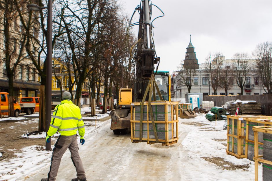 Laisvės alėjoje jau klojama nauja danga