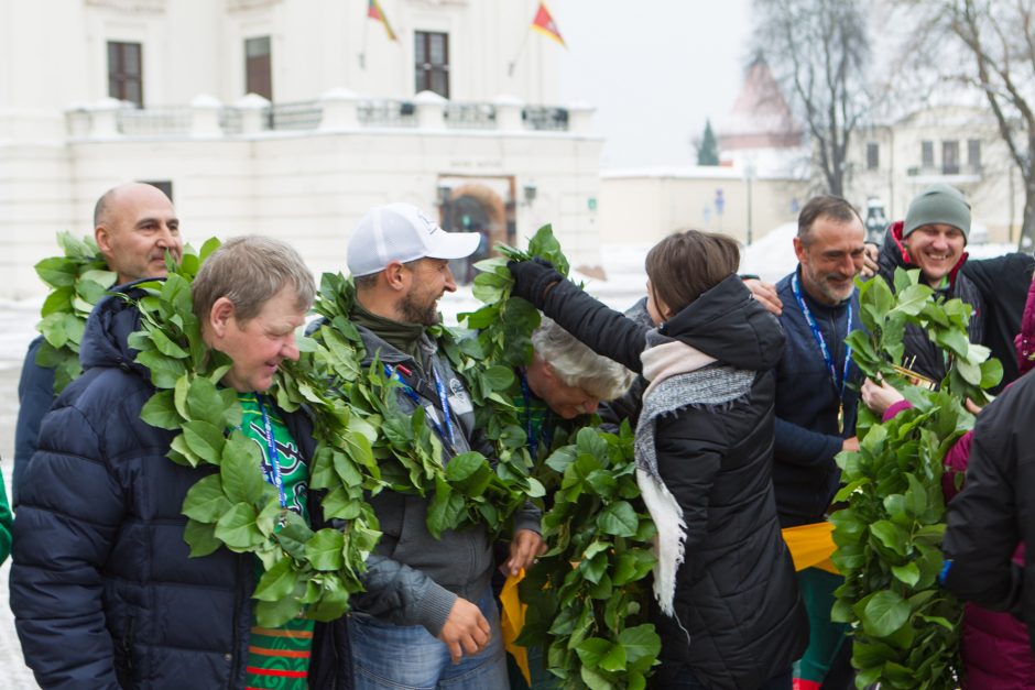 Rotušės aikštėje sutikti poledinės žūklės čempionai!