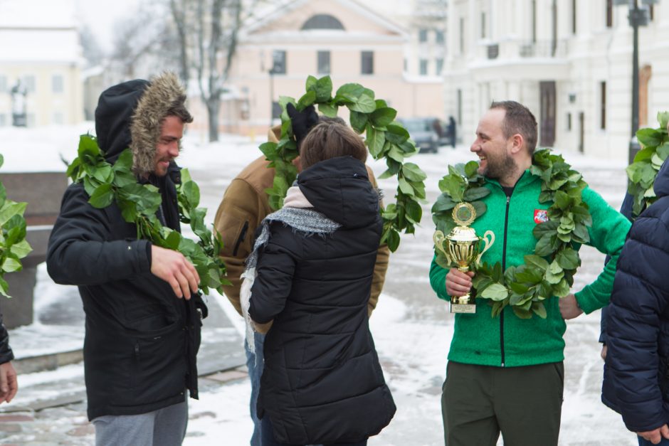 Rotušės aikštėje sutikti poledinės žūklės čempionai!