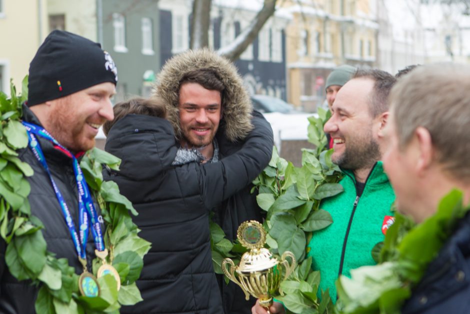 Rotušės aikštėje sutikti poledinės žūklės čempionai!