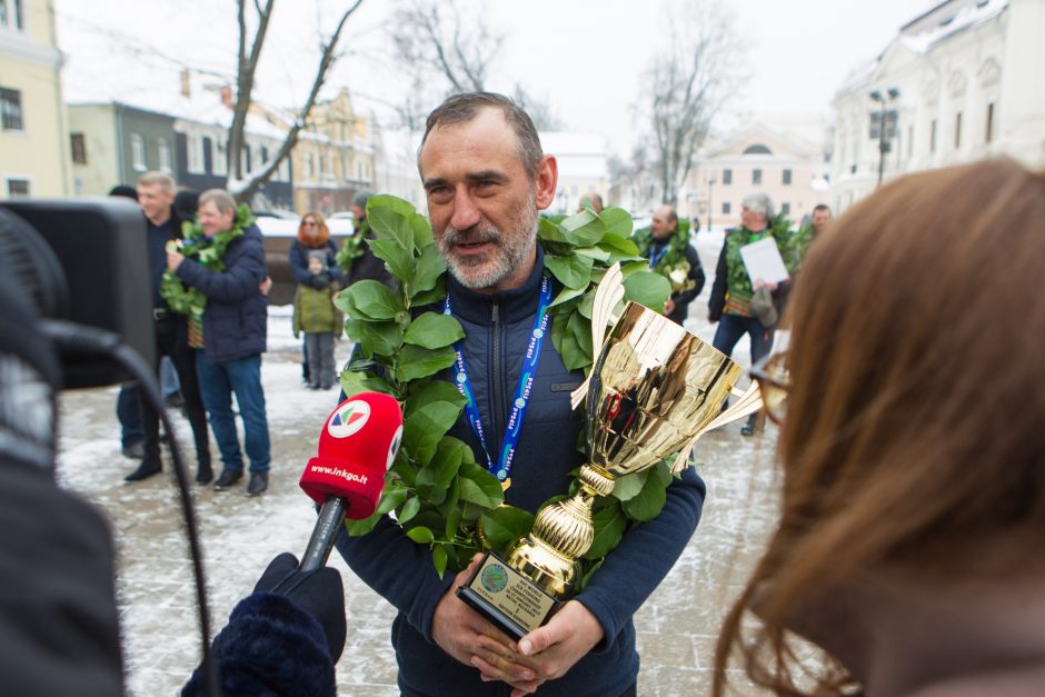 Rotušės aikštėje sutikti poledinės žūklės čempionai!