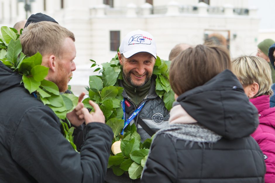 Rotušės aikštėje sutikti poledinės žūklės čempionai!