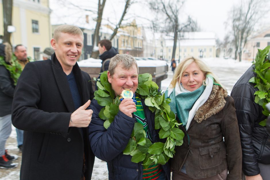 Rotušės aikštėje sutikti poledinės žūklės čempionai!