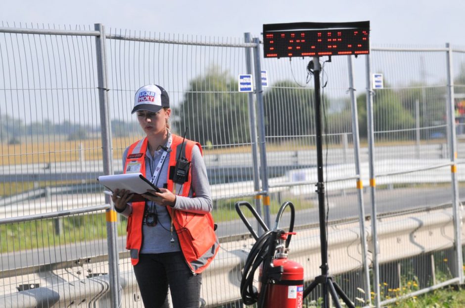 Žvilgsnis į 1000 km lenktynes iš teisėjų bokštelio