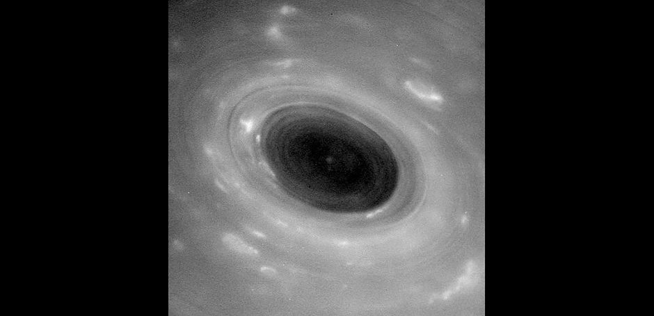 Tarpas tarp Saturno ir jo žiedų yra visiškai tuščias