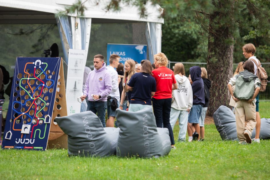 Minios žmonių plūsta į festivalį „jaunas kaip Vilnius“ Vingio parke