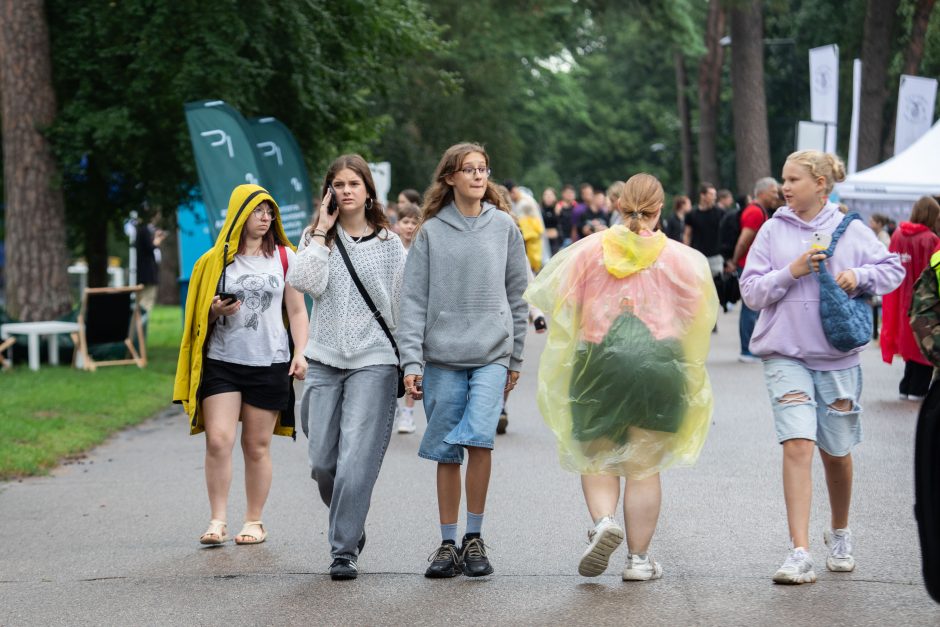 Minios žmonių plūsta į festivalį „jaunas kaip Vilnius“ Vingio parke