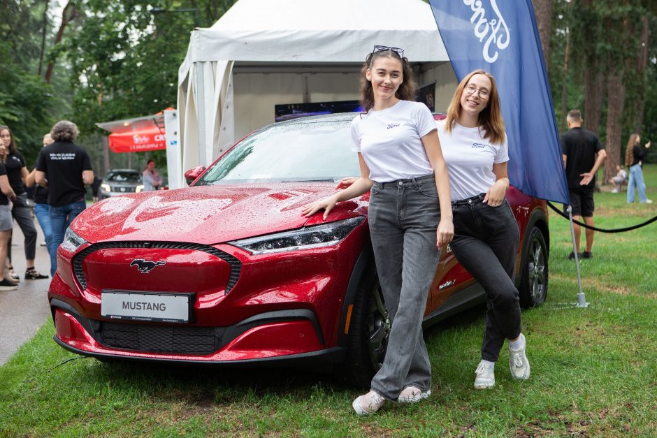 Minios žmonių plūsta į festivalį „jaunas kaip Vilnius“ Vingio parke