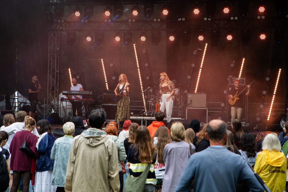 Minios žmonių plūsta į festivalį „jaunas kaip Vilnius“ Vingio parke