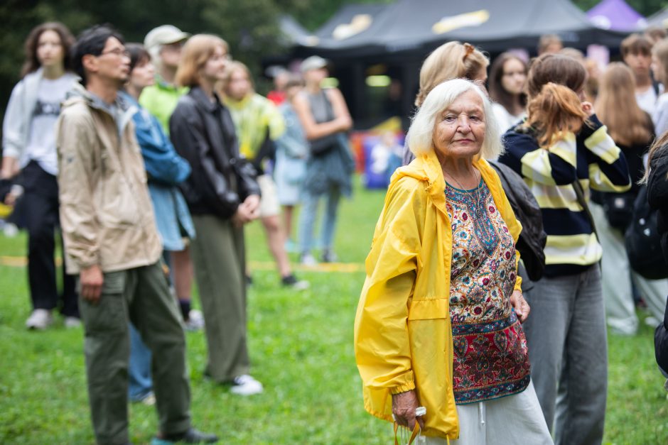 Minios žmonių plūsta į festivalį „jaunas kaip Vilnius“ Vingio parke