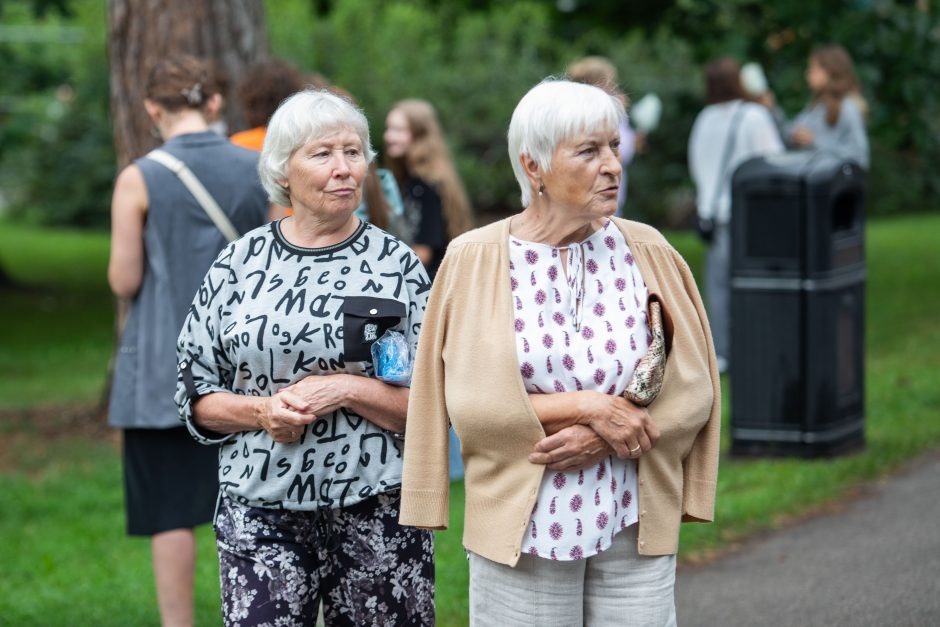 Minios žmonių plūsta į festivalį „jaunas kaip Vilnius“ Vingio parke