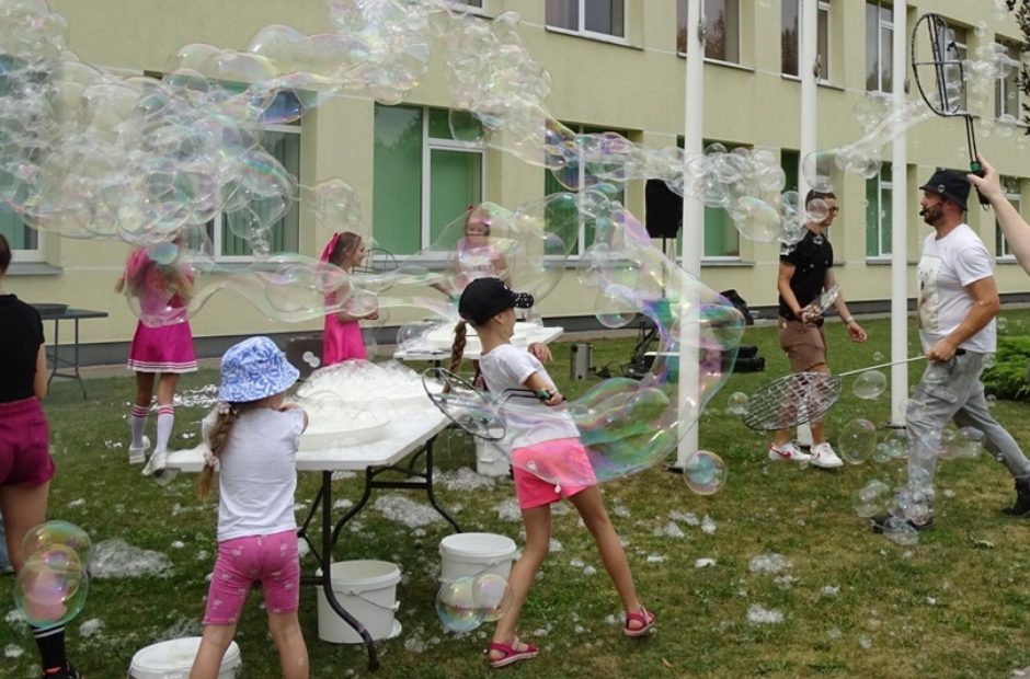 Tradicinė miestelio šventė Čekiškėje: nuo burbulų šou iki sferinio kino