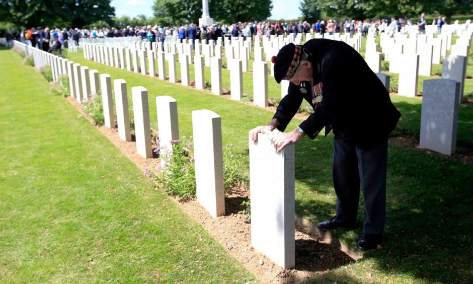 Karo veteranai dar nepamiršo didžiojo išsilaipinimo Normandijoje 