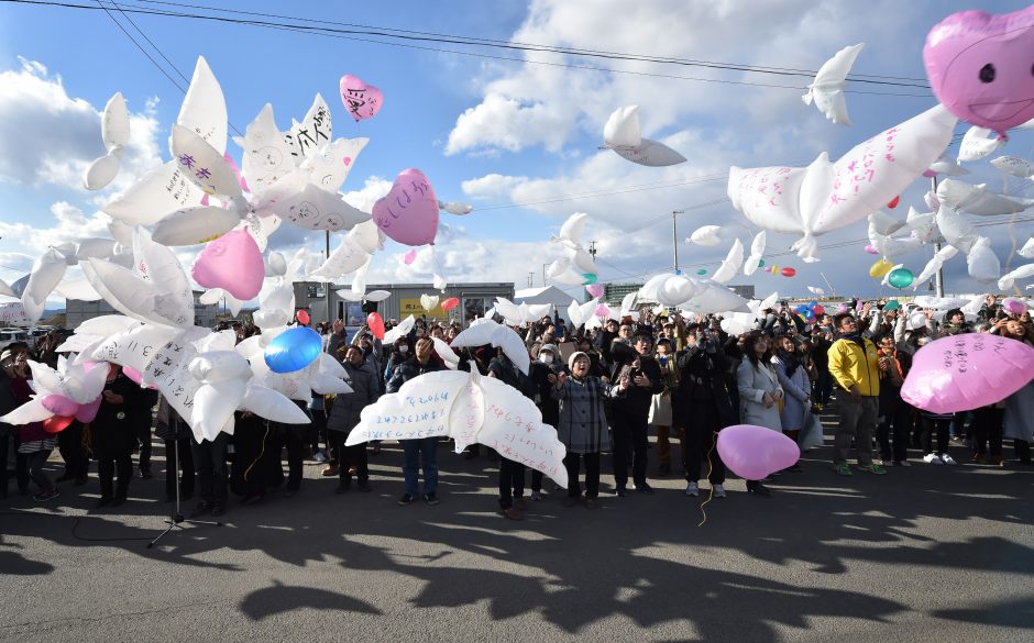 Japonijoje paminėtos katastrofiško cunamio metinės