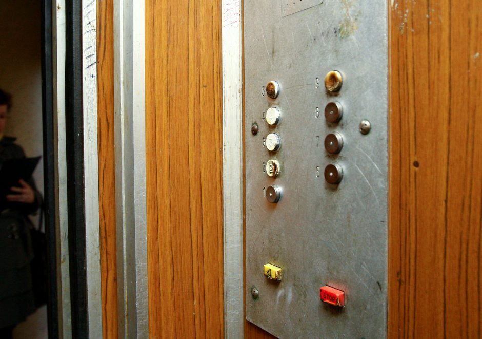 Trys dešimtys Vilniaus daugiabučių gali likti be liftų