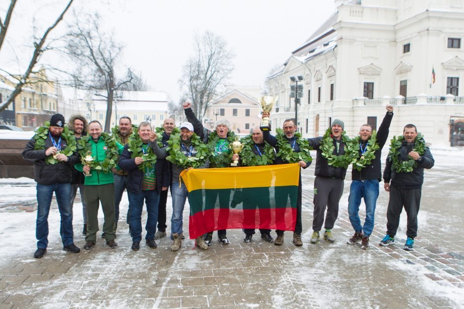 Rotušės aikštėje sutikti poledinės žūklės čempionai!