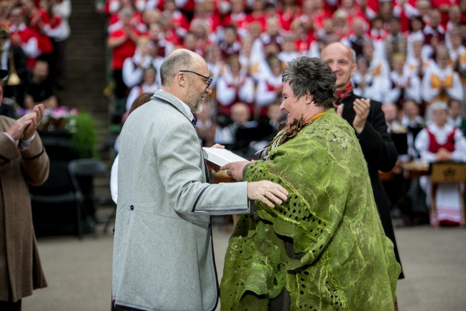 Ąžuolyne aidi Dainų šventės dainos