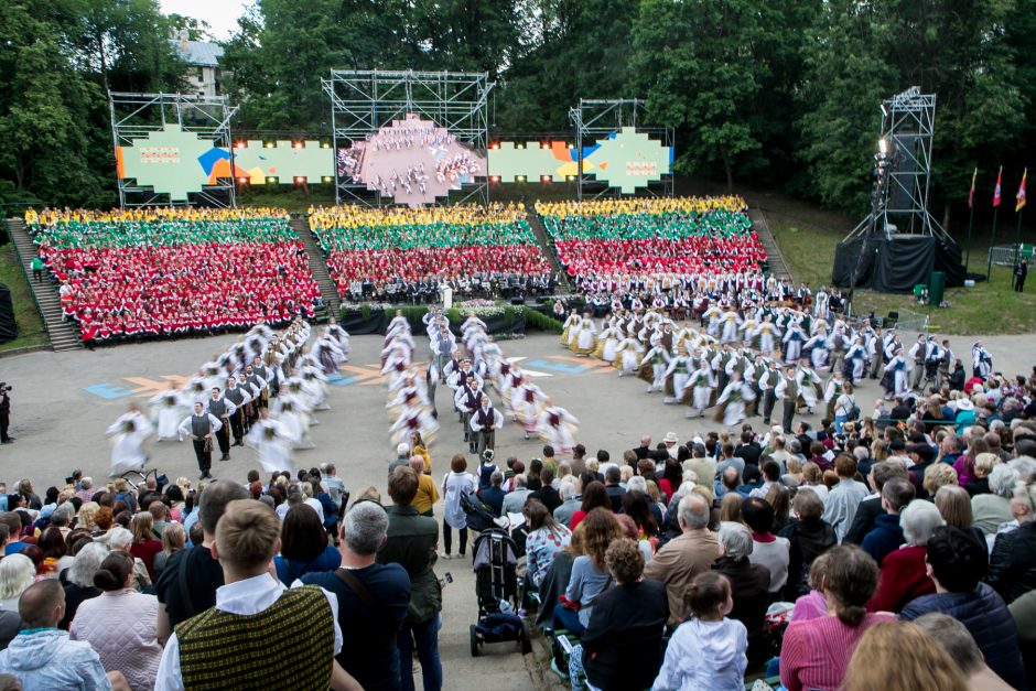 Ąžuolyne aidi Dainų šventės dainos