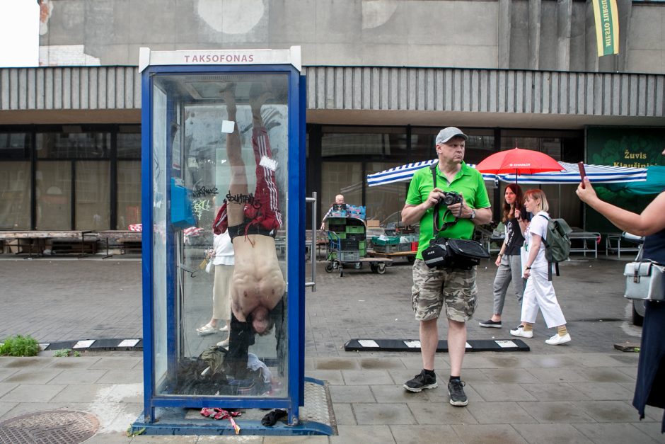 XII Kauno bienalės pradžią žymėjo išskirtinis performansas