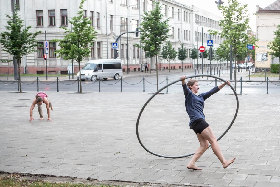 XII Kauno bienalės pradžią žymėjo išskirtinis performansas