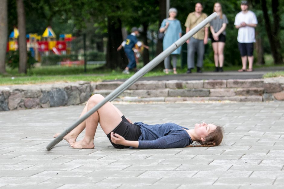 XII Kauno bienalės pradžią žymėjo išskirtinis performansas