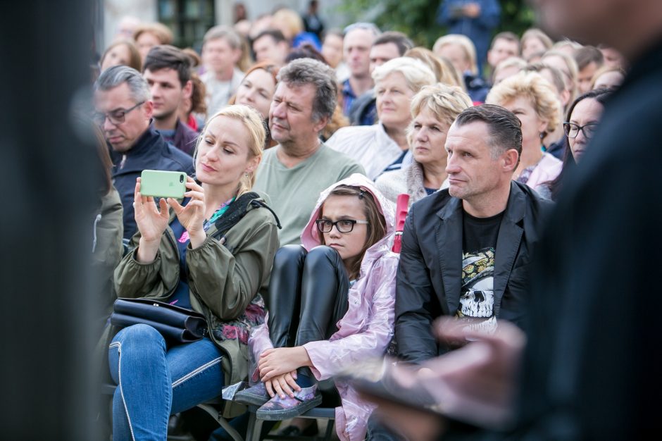 „Pažaislio liepų alėjos vakaruose“ – nauji A. Kaniavos kūriniai