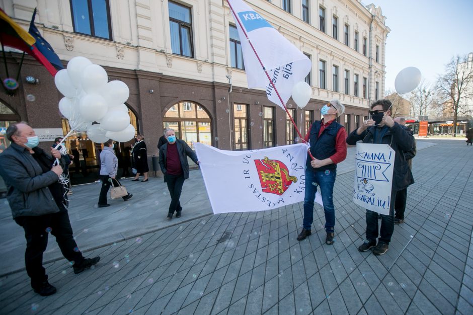 Architektai susirinko palaikyti teisiamą A. Karalių: nusikaltėliai pučia burbulus