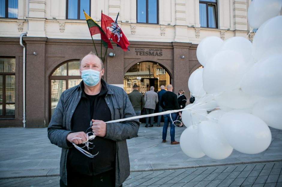 Architektai susirinko palaikyti teisiamą A. Karalių: nusikaltėliai pučia burbulus