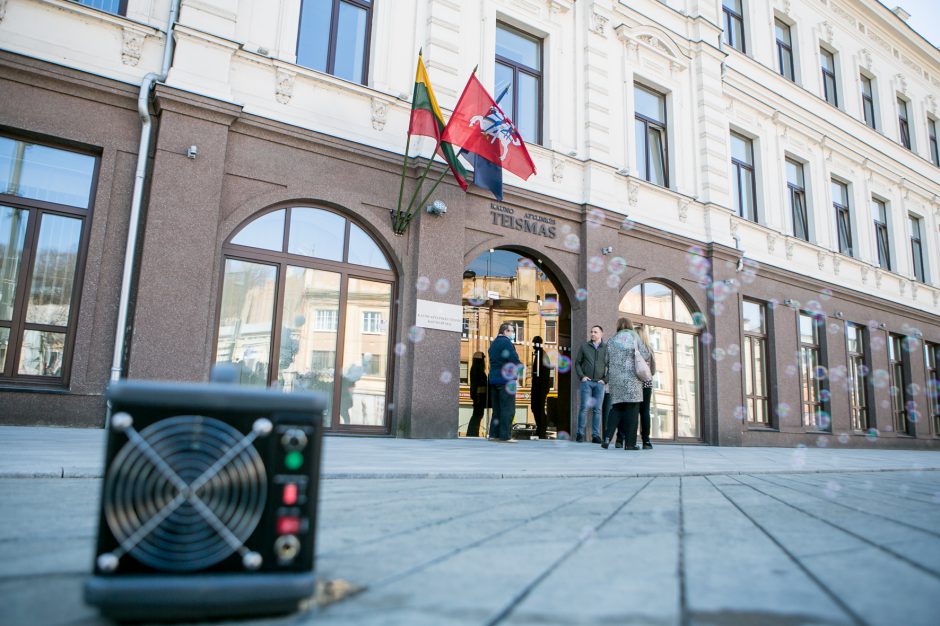 Architektai susirinko palaikyti teisiamą A. Karalių: nusikaltėliai pučia burbulus