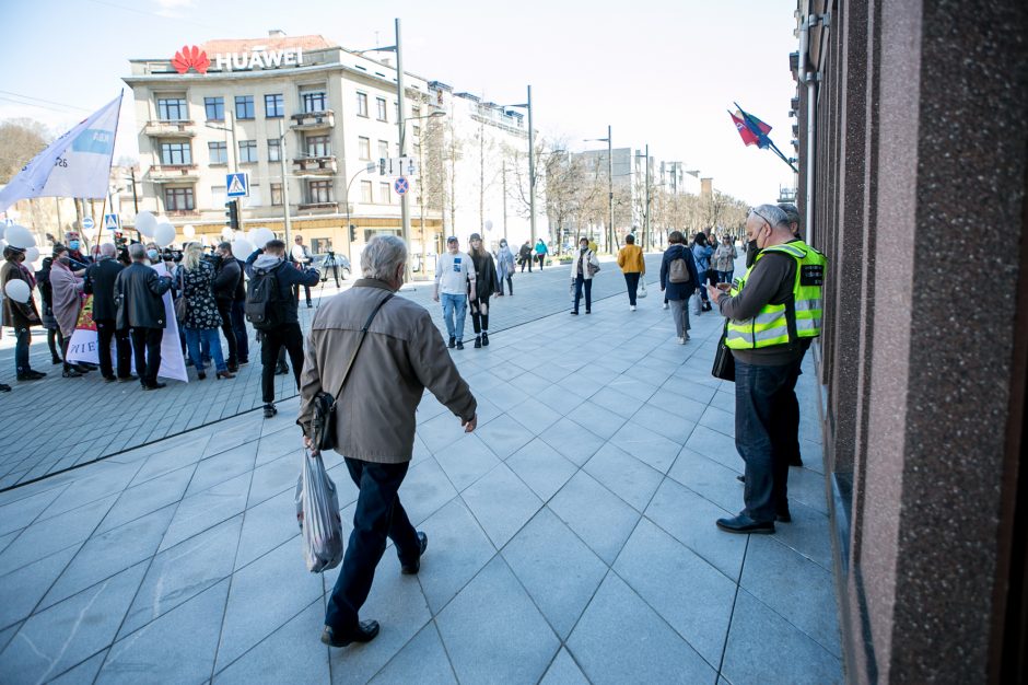 Architektai susirinko palaikyti teisiamą A. Karalių: nusikaltėliai pučia burbulus