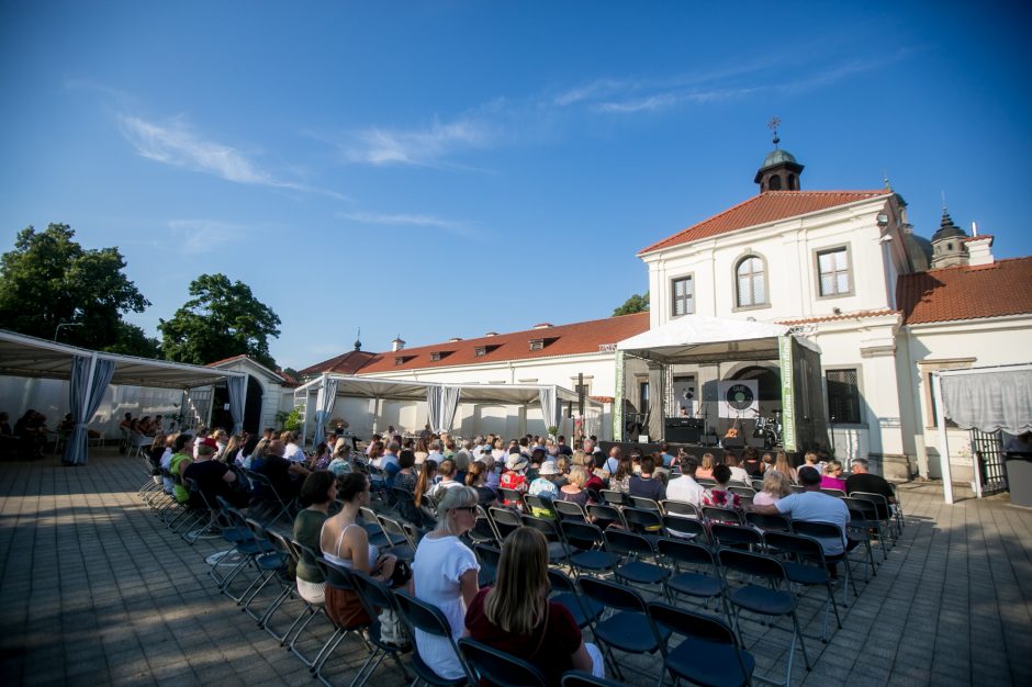 „Pažaislio liepų alėjos vakare“ nuskambėjo naujas A. Kaniavos albumas