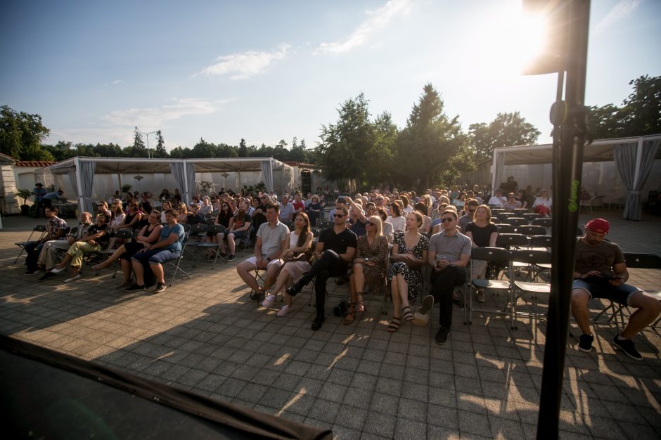 „Pažaislio liepų alėjos vakare“ nuskambėjo naujas A. Kaniavos albumas