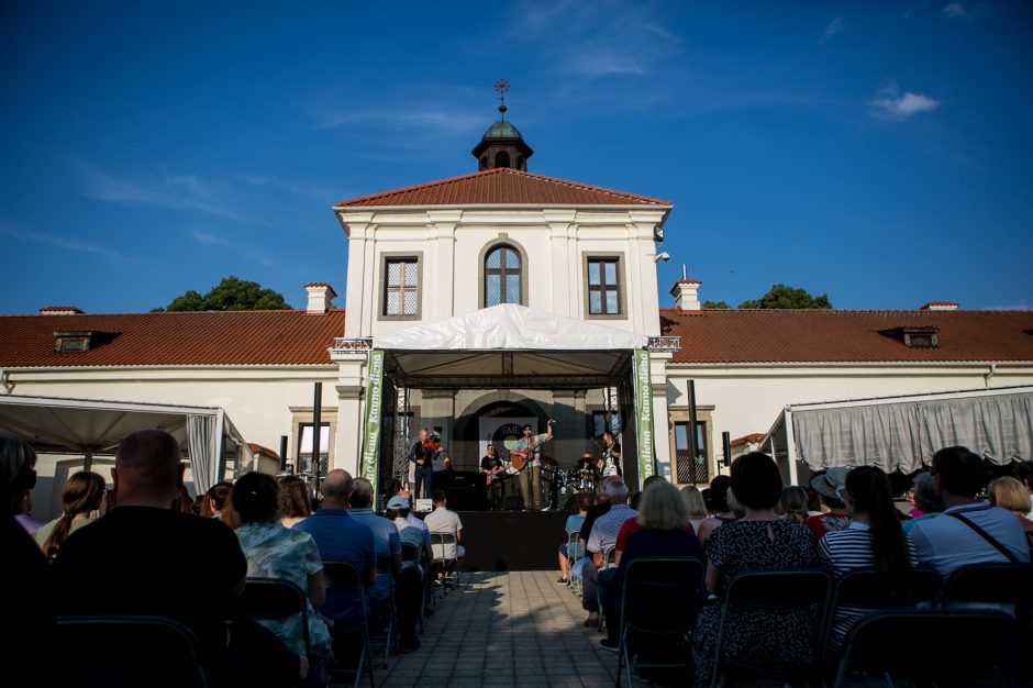 „Pažaislio liepų alėjos vakare“ nuskambėjo naujas A. Kaniavos albumas