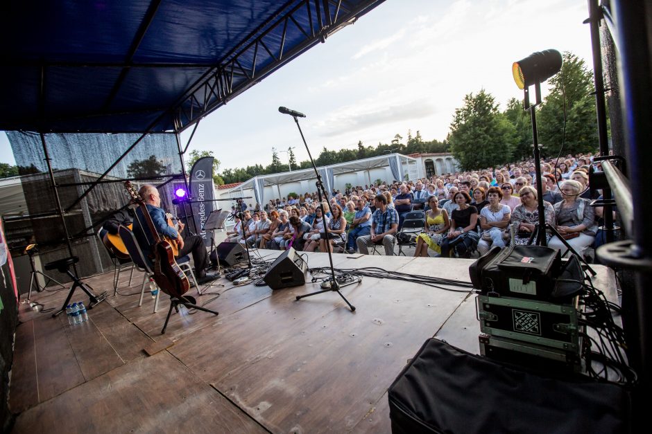 Pažaislyje – skambi festivalio „Purpurinis vakaras” įžanga