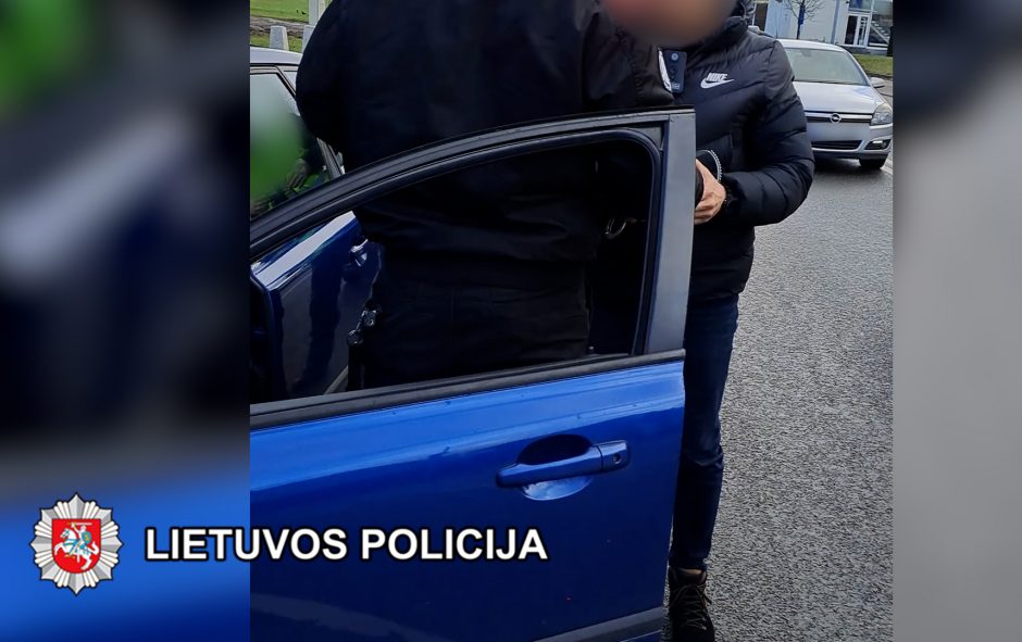 Klaipėdos policija atskleidė, kas laiptinėje užpuolė ir sužalojo vyrą