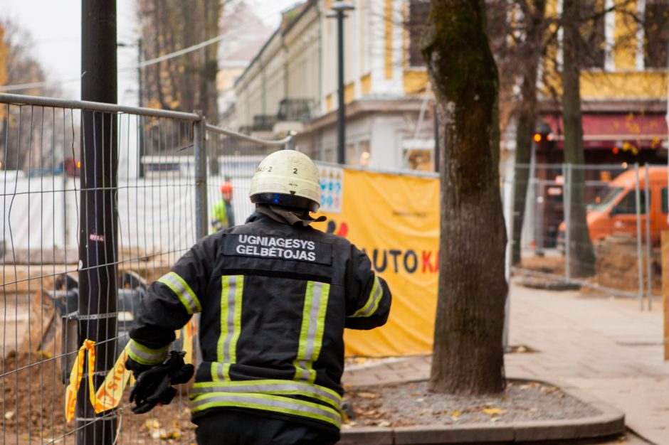 Tikrinti mįslingo kvapo į Laisvės alėją skubėjo nemažos ugniagesių pajėgos