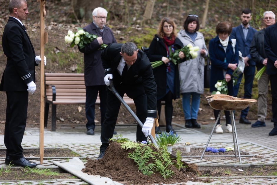 Rašytoja V. Žilinskaitė palydėta į paskutinę kelionę 