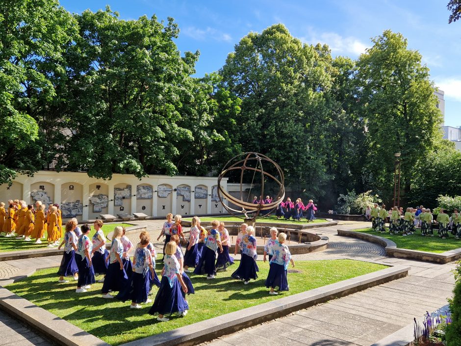 Vasaros saulėgrįža – tarp saulės laikrodžių