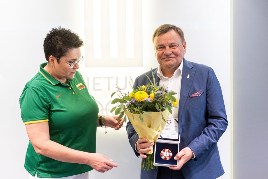 Jubiliejų minėjusių Lietuvos sportui ir olimpizmui nusipelniusių žmonių apdovanojimai