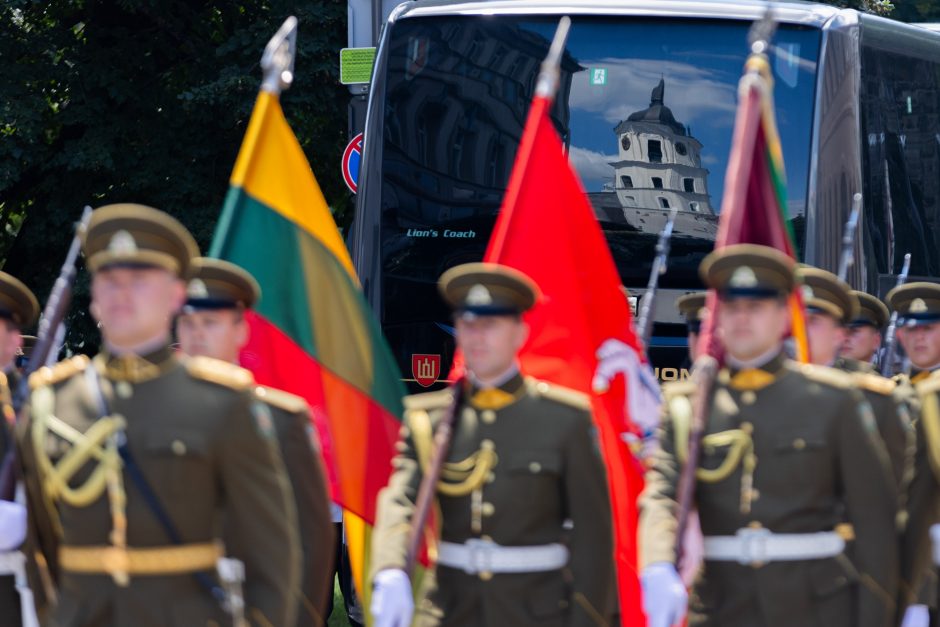 Lietuvos ginkluotųjų pajėgų vėliavų, būrių ir vadų rikiuotė