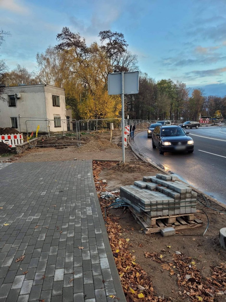 Pėstieji tapo šaligatvių remonto įkaitais: vienintelė išeitis – eiti judria gatve