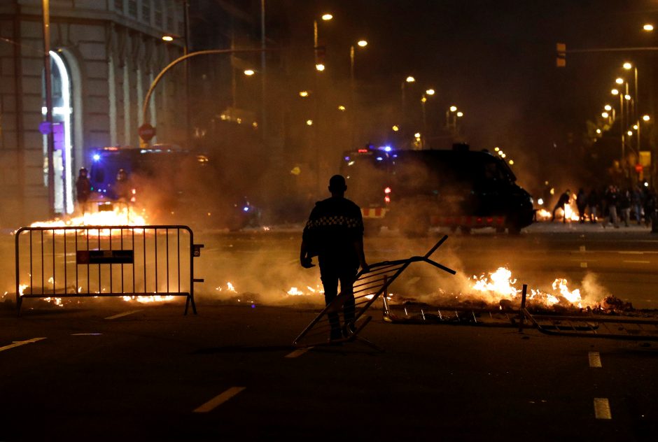 Ispanijoje – nauji protestai dėl nuosprendžių katalonų lyderiams