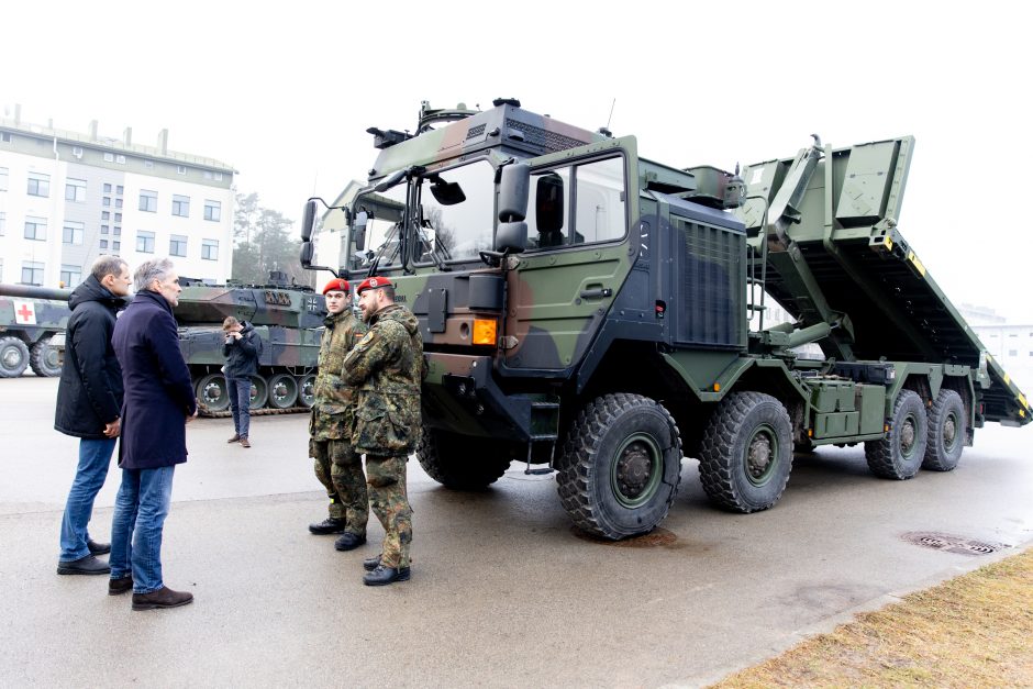 Su Nyderlandų kolega susitikęs Paluckas vylėsi, kad NATO sutars dėl 3 proc. BVP gynybai