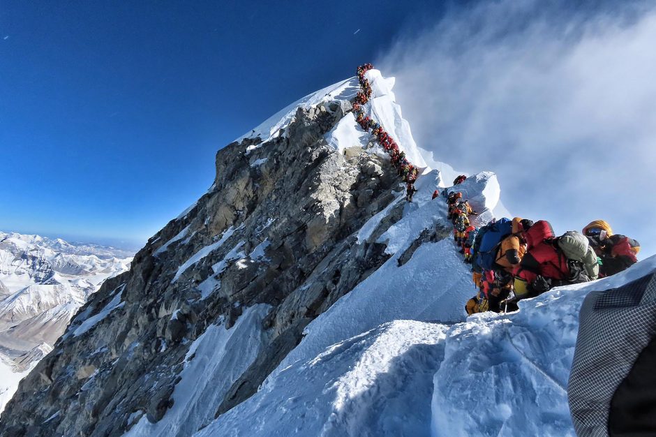 Ant Everesto susidarė alpinistų eilė, žuvo dar du žmonės